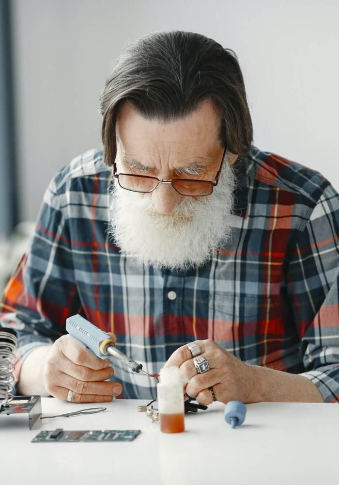 male-tech-repairs-electronic-equipment-at-home