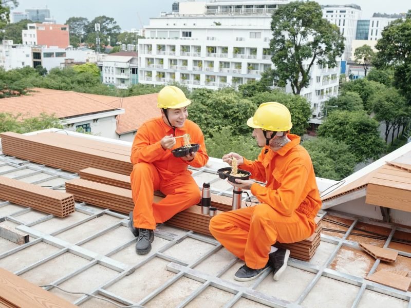 roofing-contractors-having-lunch
