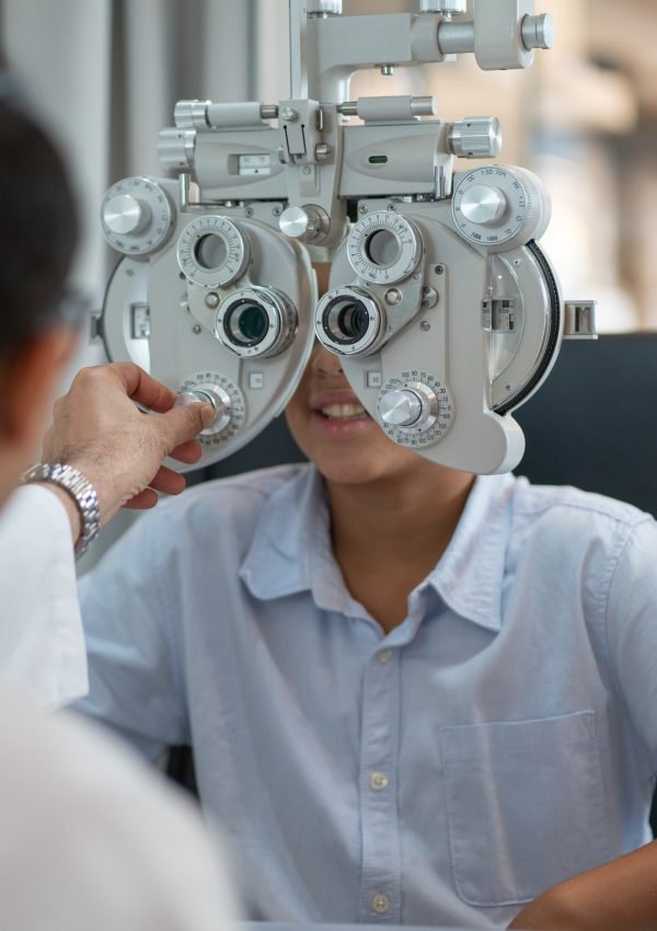 Close up machine that use to measure eyesight and for eye care of children