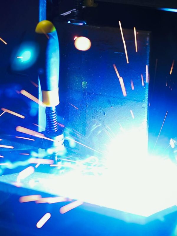 metal-cutting-with-acetylene-torch-in-factory