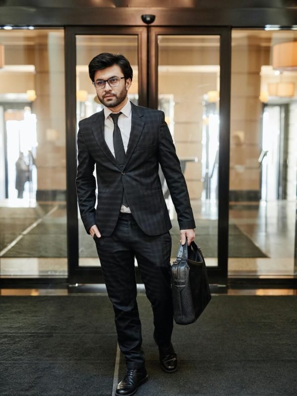 businessman-entering-hotel