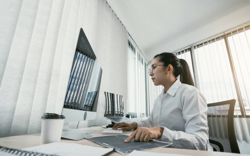 woman-asian-software