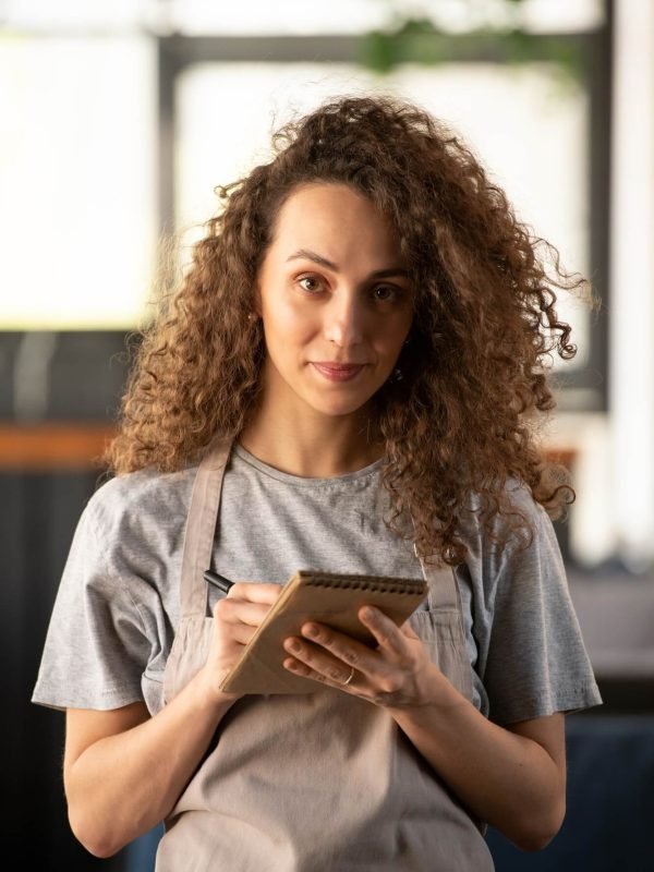 pretty-girl-interacting-on-social-media (1)